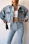 Buz Mavi Çift Cepli Lazer Kesim Yıkamalı Crop Denim Ceket BCDF-235408