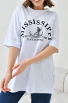 Beyaz Bisiklet Yaka Duble Kol Oversize Mississippi Baskılı T-Shirt BC241125