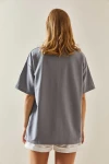 Gri Bisiklet Yaka Baskılı Oversize T-Shirt BC241098