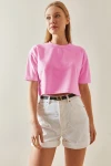 Pembe Bisiklet Yaka Oversize Pamuklu Crop T-Shirt BC241116