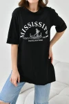 Siyah Bisiklet Yaka Duble Kol Oversize Mississippi Baskılı T-Shirt BC241125