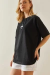 Siyah Bisiklet Yaka İki İplik Nakış İşlemeli Oversize Pamuk T-Shirt BC241120