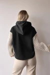 Siyah Kapüşonlu Kolları Triko Örgü Crop Sweatshirt BC231021