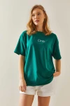 Zümrüt Yeşili Bisiklet Yaka Baskılı Oversize T-Shirt BC241098