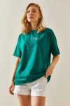 Zümrüt Yeşili Bisiklet Yaka Baskılı Oversize T-Shirt BC241098